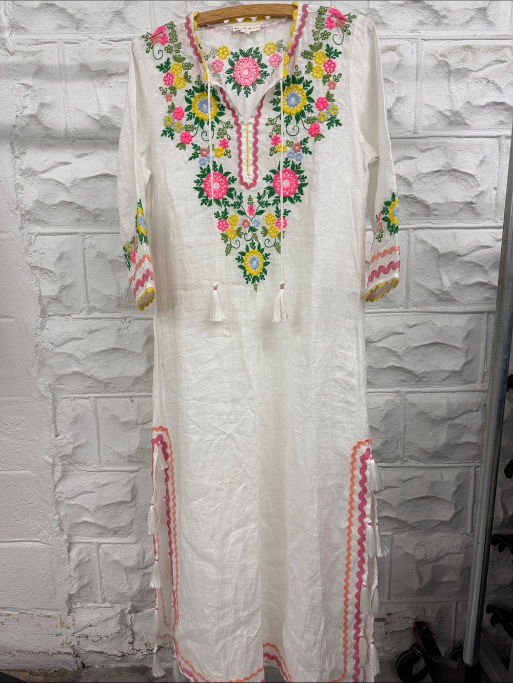 ROLLER RABBIT WHITE WILDFLOWER EMBROIDERED KURTA